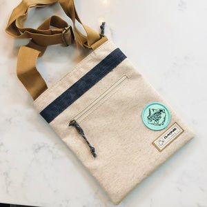 NWOT Dakine Jive Cross Body Purse